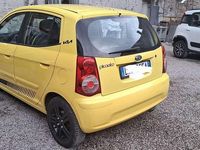 Usata Kia Picanto 65 CV (47 kW) 2009 Giallo Utilitaria