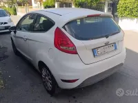 Begagnad Ford Fiesta 75 HK (55 kW) 2010 Vit Sedan