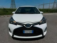 Usata Toyota Yaris Active 74 CV (54 kW) 2015 Bianco Utilitaria