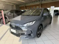 Nuova Toyota Yaris Hybrid Premium 131 CV (96 kW) 2026 Grigio Berlina