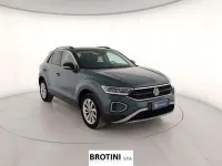Usata VW T-Roc Life 110 CV (80 kW) 2023 Blu SUV