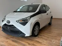 Usata Toyota Aygo Connect Style 72 CV (52 kW) 2021 Bianco Utilitaria