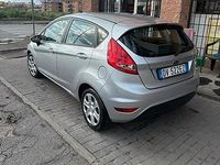 Usata Ford Fiesta 75 CV (55 kW) 2010 Grigio Utilitaria