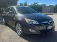 Usata Opel Astra Cosmo 110 CV (80 kW) 2011 Station wagon