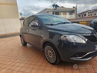 Usata Lancia Ypsilon 69 CV (50 kW) 2017 Grigio Utilitaria