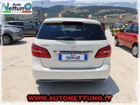 Usata Mercedes B180 Premium 109 CV (80 kW) 2018 Bianco Utilitaria