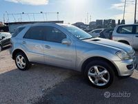Usata Mercedes ML320 224 CV (164 kW) 2005 Grigio SUV