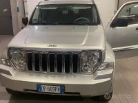 Usata Jeep Cherokee 177 CV (130 kW) 2008 Grigio SUV