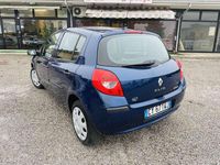 Usata Renault Clio III 75 CV (55 kW) 2006 Blu/azzurro Berlina