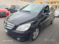 Usata Mercedes B180 Chrome 109 CV (80 kW) 2011 Nero Utilitaria
