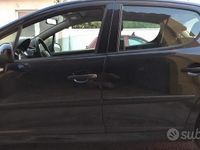 Usata Peugeot 207 70 CV (51 kW) 2008 Nero Utilitaria