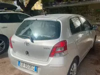 Usata Toyota Yaris 100 CV (73 kW) 2010 Marrone Utilitaria
