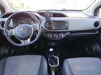 Usata Toyota Yaris 69 CV (50 kW) 2015 Bianco Utilitaria