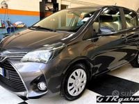 Usata Toyota Yaris Active 90 CV (66 kW) 2015 Grigio Utilitaria