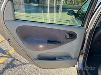 Usata Renault Scénic LIMITED 107 CV (78 kW) 2001 Grigio Monovolume