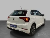 Usata VW Polo Life 95 CV (69 kW) 2023 Pure white Utilitaria