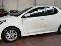 Usata Toyota Yaris Hybrid Business Edition 92 CV (67 kW) 2021 Bianco Berlina
