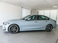 Usata BMW 320 M Sport 190 CV (139 kW) 2023 Moonston grey met Berlina