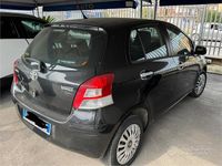 Usata Toyota Yaris Sol 69 CV (50 kW) 2011 Nero Utilitaria