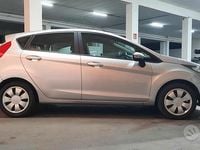 Usata Ford Fiesta Titanium 82 CV (60 kW) 2010 Grigio Utilitaria