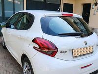 Usata Peugeot 208 Active 75 CV (55 kW) 2015 Bianco Utilitaria
