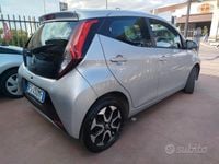 Usata Toyota Aygo 72 CV (52 kW) 2018 Grigio Utilitaria