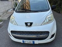 Usata Peugeot 107 73 CV (53 kW) 2011 Bianco Utilitaria
