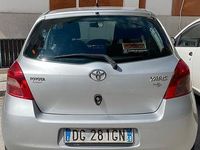 Usata Toyota Yaris 65 CV (47 kW) 2008 Grigio Berlina