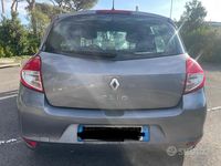 Usata Renault Clio II 75 CV (55 kW) 2010 Grigio Berlina