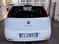 Usata Fiat Punto Young 69 CV (50 kW) 2016 Bianco Utilitaria