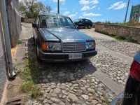 Usata Mercedes E250 94 CV (69 kW) 1991 Nero Berlina