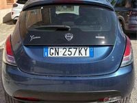 Usata Lancia Ypsilon Gold 69 CV (50 kW) 2023 Blu/azzurro Utilitaria