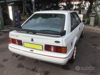 Usata Ford Escort 102 CV (75 kW) 1988 Bianco Berlina
