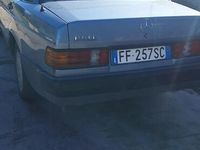 Usata Mercedes 190 90 CV (66 kW) 1984 Grigio Berlina