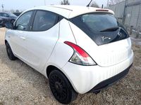 Usata Lancia Ypsilon 69 CV (50 kW) 2015 Bianco Utilitaria