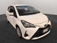 Usata Toyota Yaris Active 69 CV (50 kW) 2017 Bianco Berlina