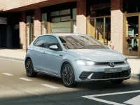 Nuova VW Polo R-line Plus 95 CV (69 kW) 2026 Crystal ice blue metallizzato Utilitaria