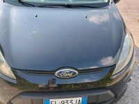 Usata Ford Fiesta 49 CV (36 kW) 2012 Nero Utilitaria