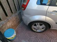 Usata Ford Fiesta Ghia 68 CV (50 kW) 2005 Argento Utilitaria