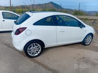 Usata Opel Corsa 86 CV (63 kW) 2012 Bianco Berlina