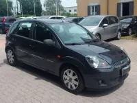Usata Ford Fiesta Ghia 75 CV (55 kW) 2006 Grigio Utilitaria