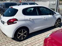 Usata Peugeot 208 Allure 82 CV (60 kW) 2015 Bianco Utilitaria