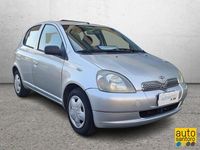 Usata Toyota Yaris 68 CV (50 kW) 2003 Argento Berlina