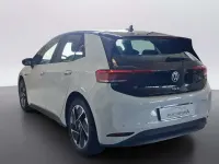 Usata VW ID.3 Pro Performance 69 kW (95 CV) 2023 Bianco/tetto nero Utilitaria