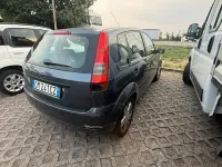 Usata Ford Fiesta 80 CV (58 kW) 2004 Grigio Utilitaria