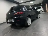 Usata Alfa Romeo 147 120 CV (88 kW) 2007 Nero Utilitaria