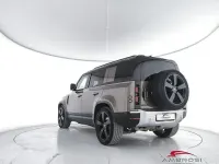 Usata Land Rover Defender SE 200 CV (147 kW) 2022 Marrone SUV