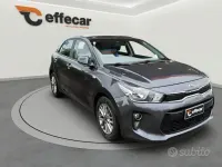 Usata Kia Rio 84 CV (61 kW) 2019 Grigio Berlina