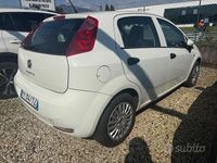Usata Fiat Punto Lounge 69 CV (50 kW) 2016 Bianco Utilitaria