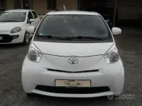Usata Toyota iQ 90 CV (66 kW) 2011 Bianco Utilitaria